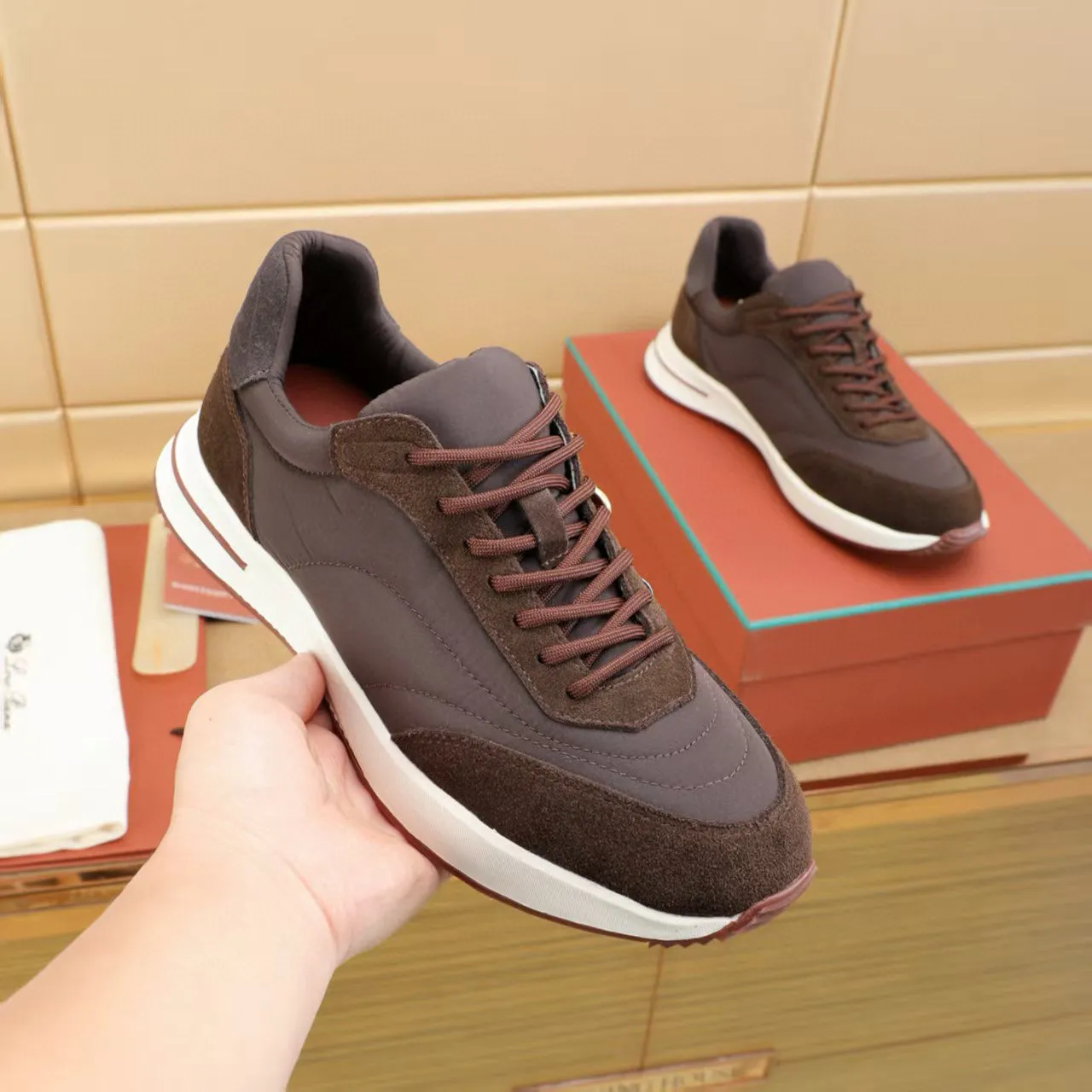 Factory price: 460💰Loro Piana niche classic jogging shoes, men's lace-up casual shoes and sneakers, high-quality lightweight and comfortable fabrics, suitable for outdoor leisure, the color scheme is young and energetic, and it looks great with sportswear or casual suits! Size: 38-44 (45. Customized)